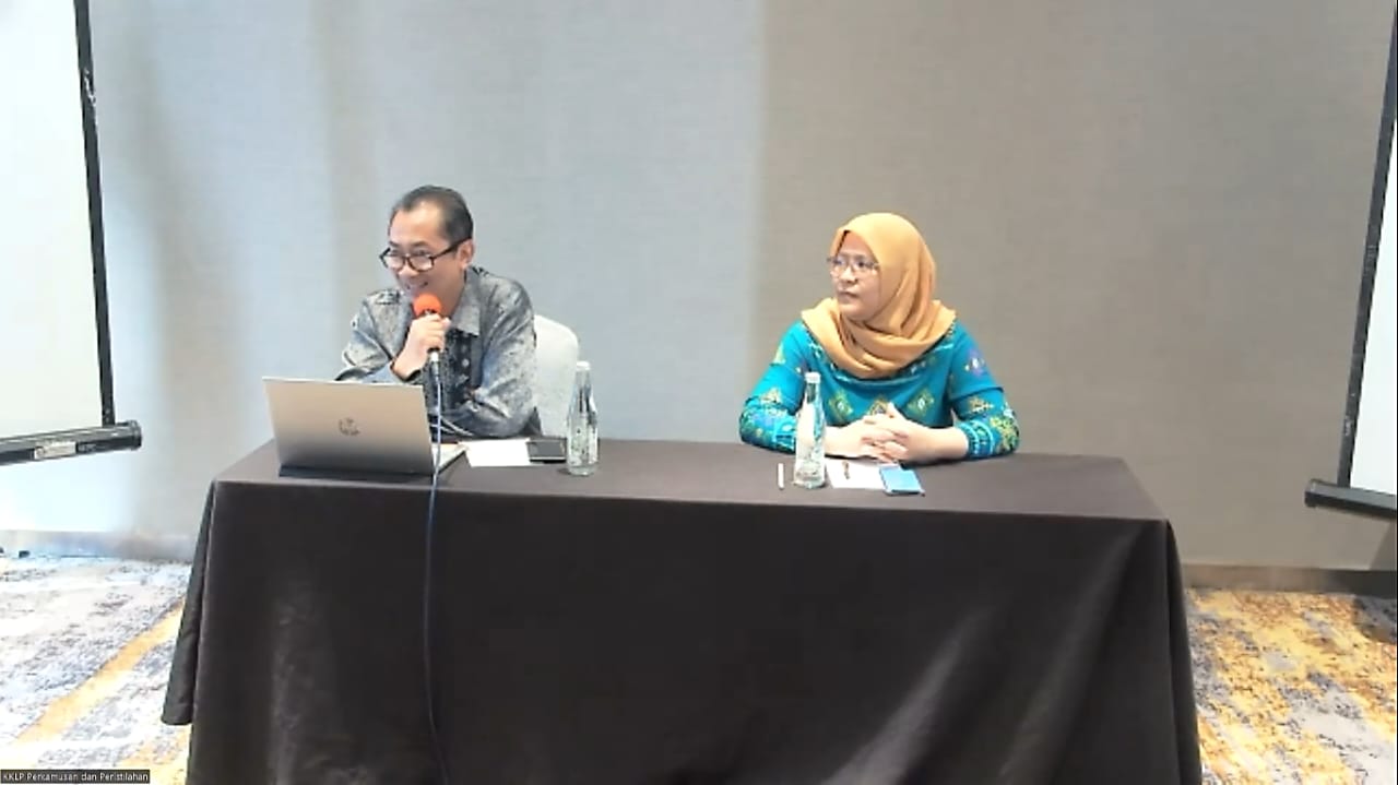 Sosialisasi Peningkatan Kecakapan Literasi melalui Pengembangan Model Diseminasi Produk Leksikografi Berbasis Sekolah (DPLBS)
