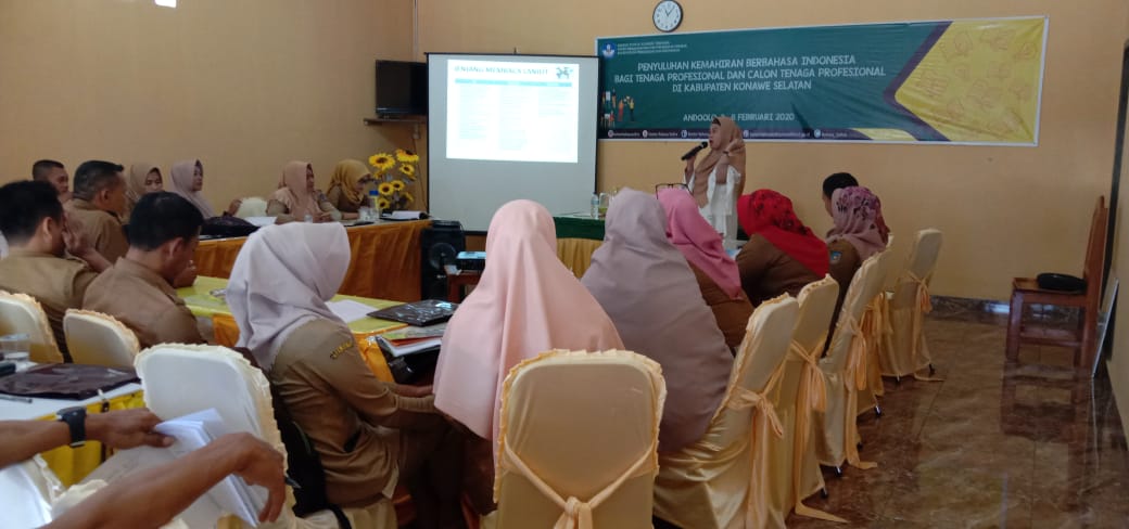 Penyuluhan Kemahiran Berbahasa Indonesia bagi Tenaga Profesional dan Calon Tenaga Profesional di Konawe Selatan Tahun 2020