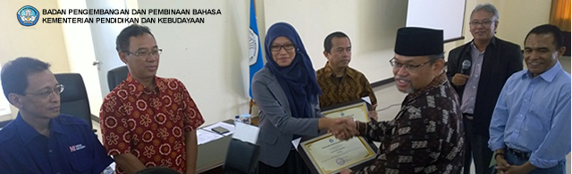 Badan Bahasa Memberikan Penghargaan Penggunaan Bahasa pada Media Massa Cetak Tahun 2015