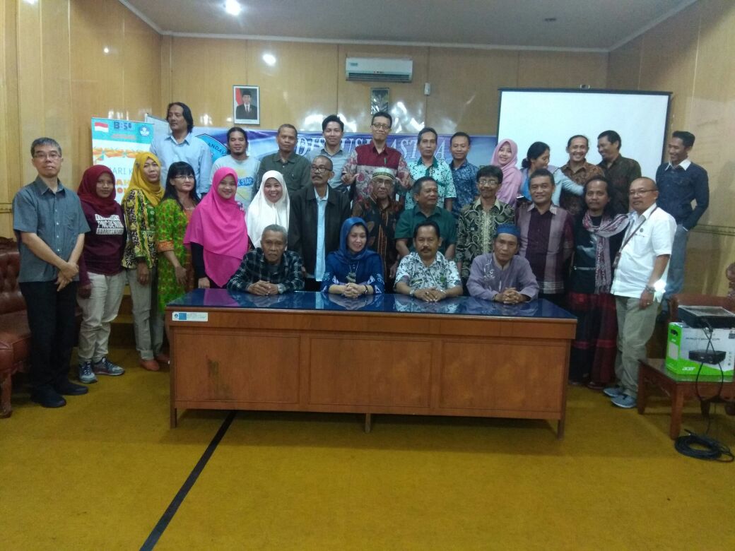 Etnopuitika dalam Pentas Sastra