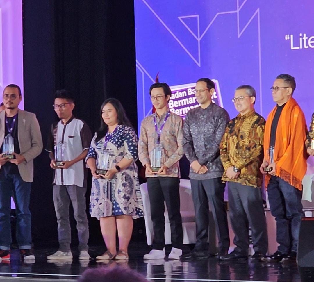 Apresiasi Para Pelaku Bahasa dan Sastra, Kongres Bahasa XII berikan Anugerah Hoesein Djajadiningrat