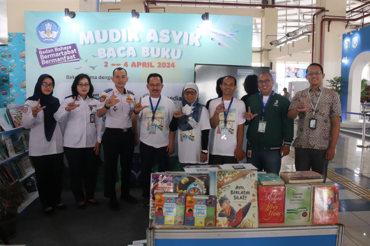 Buku Bacaan Bermutu Kemendikbudristek Jadi Sahabat Literasi Temani Pemudik ke Lubuklinggau