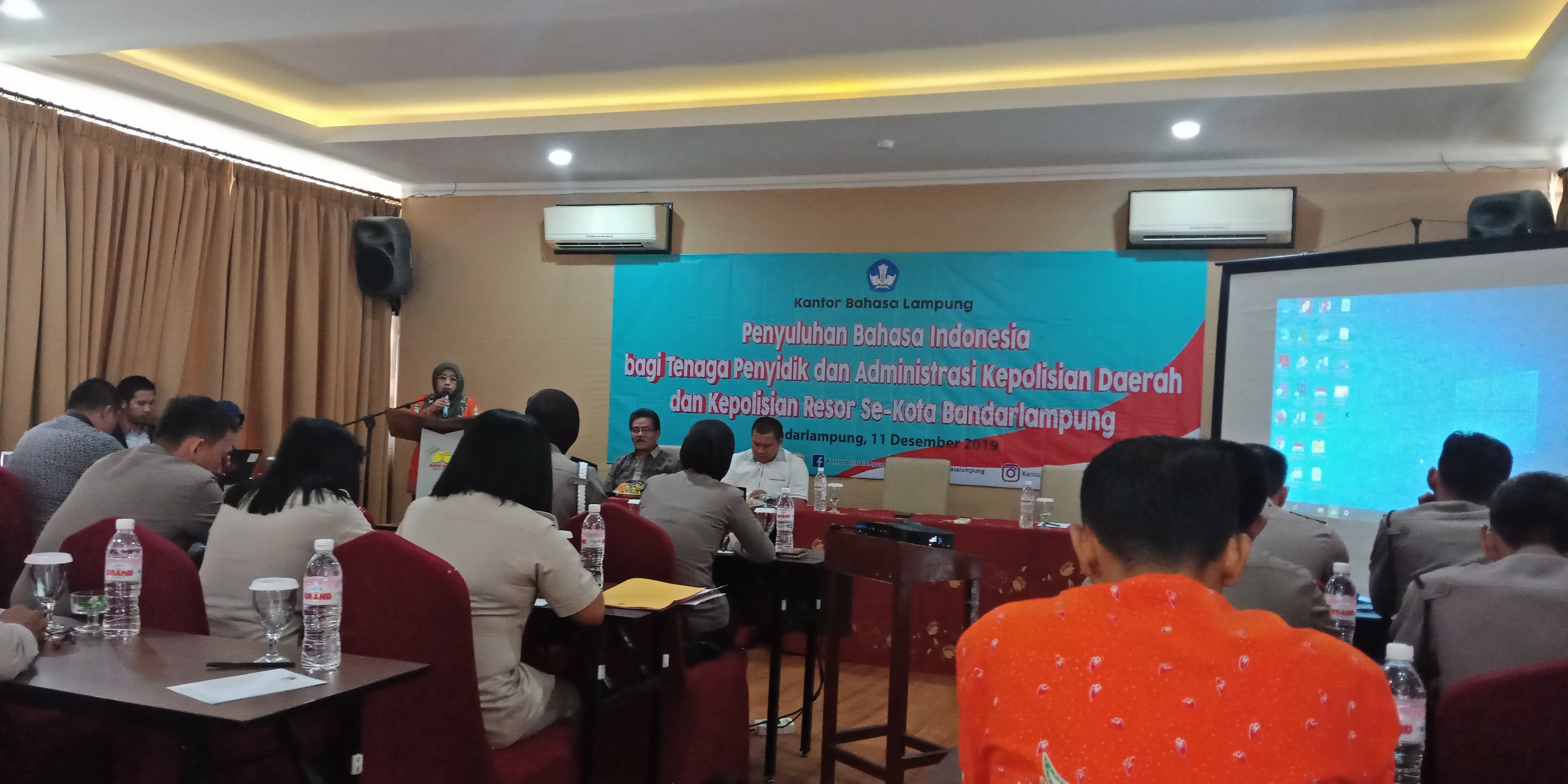 Bahasa sebagai Pisau Kaji Kejahatan Siber