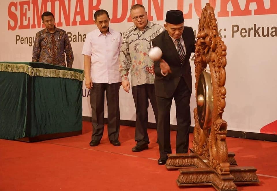 Mendikbud Buka Semiloka Pengutamaan Bahasa Negara di Ruang Publik