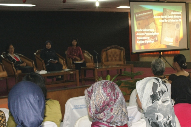 Pusat Bahasa Gelar Peluncuran Buku Dan Bedah Buku