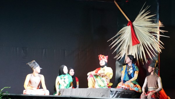 Menumbuhkan Kecintaan Siswa pada Bahasa Daerah Melalui Festival Teater Berbahasa Daerah di Sulawesi Selatan