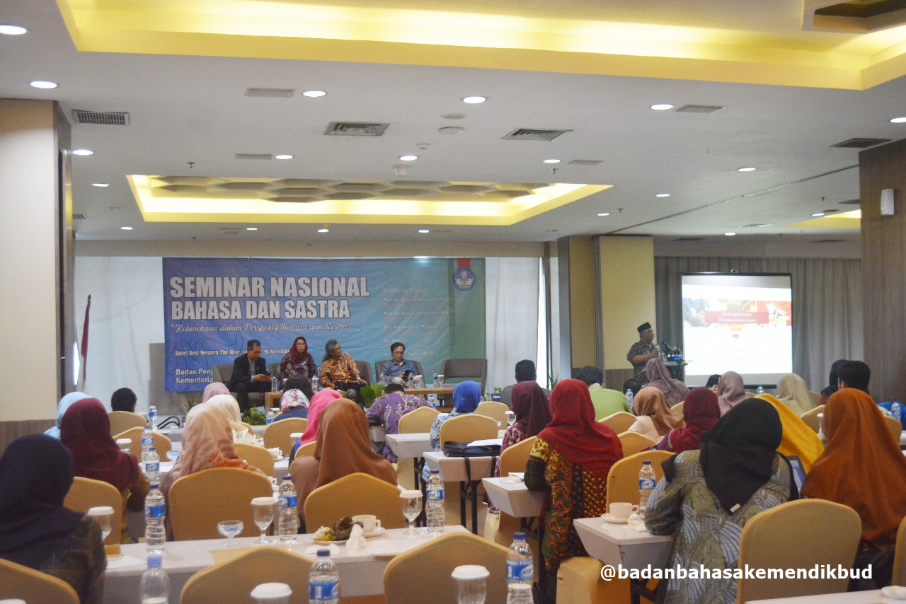 Badan Bahasa dan Perbukuan Gelar Seminar Bahasa dan Sastra