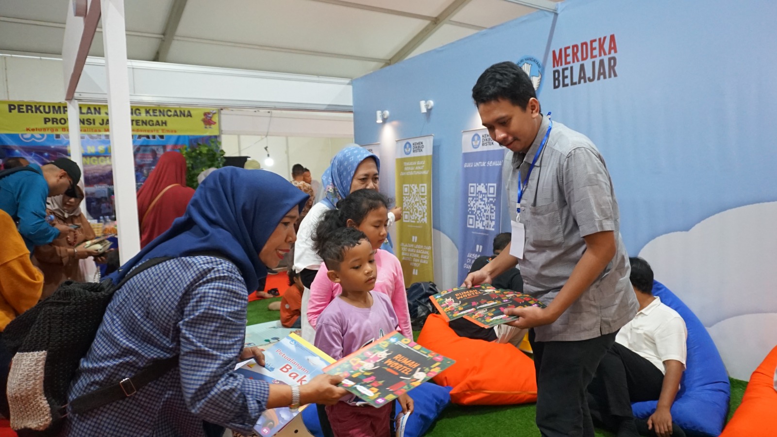 Badan Bahasa, Kemendikbudristek Semarakkan Pameran Harganas 2024