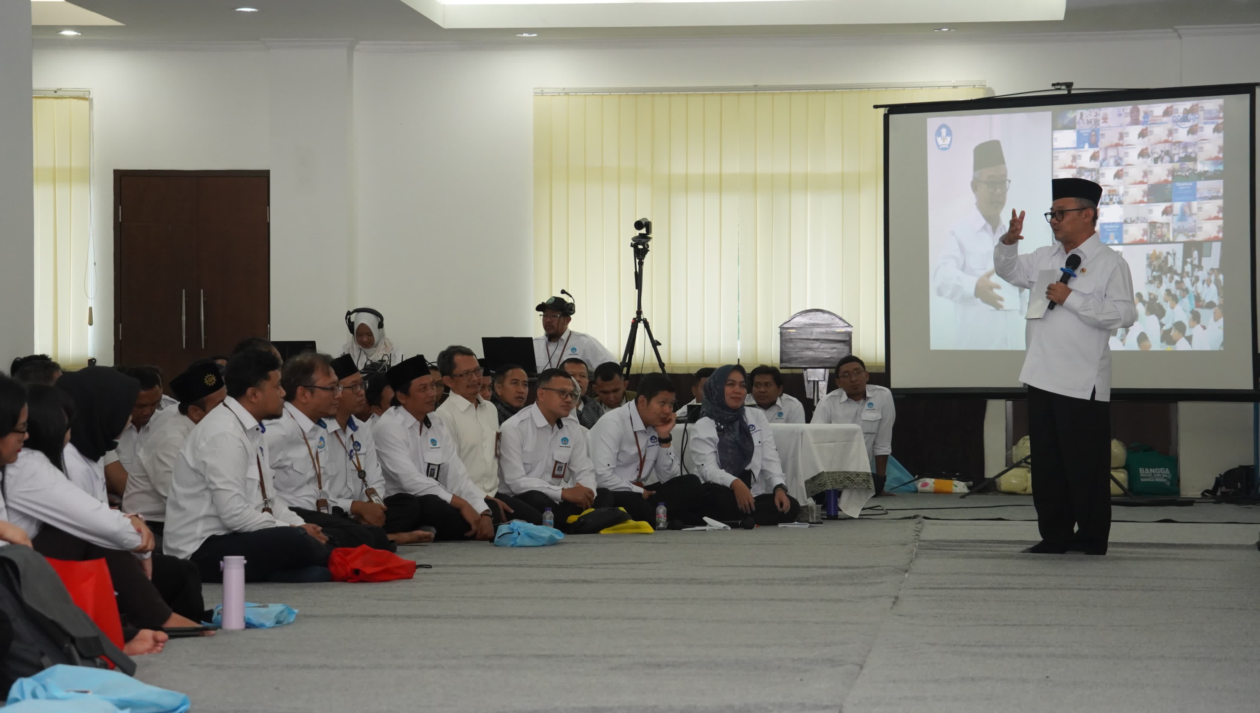Mendikdasmen Bersilaturahmi dengan Keluarga Besar Badan Bahasa pada Halalbihalal Idulfitri 1446 H
