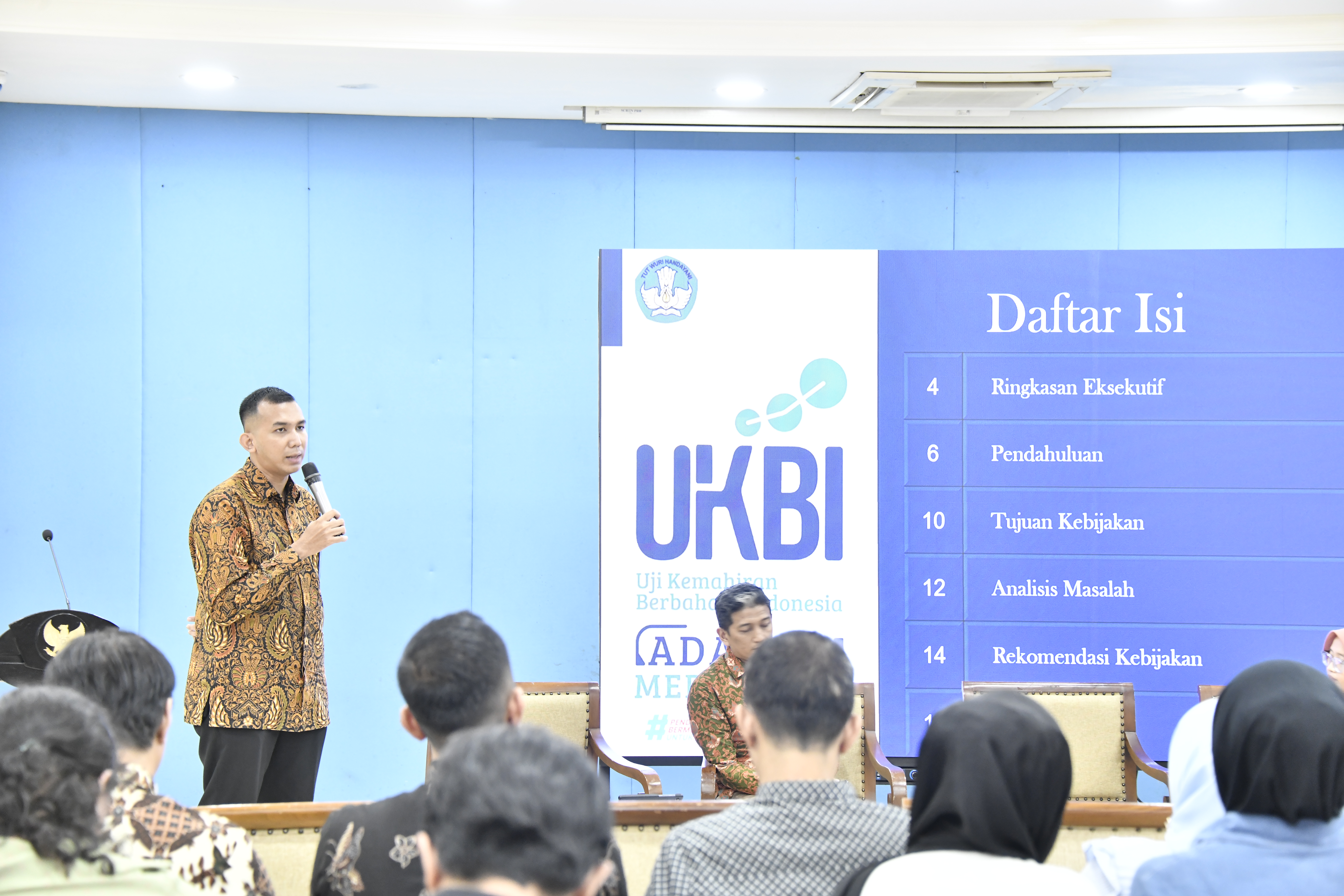 Pegawai Badan Bahasa Raih Peringkat Ketiga pada Kompetisi Analis Kebijakan Kemendikdasmen