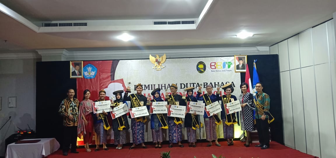 Devian dan Rosaliana Duta Bahasa Jawa Tengah