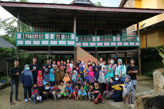 Penutur Muda Menjadi Penggerak Penerus Bahasa Daerah: Upaya Revitalisasi Bahasa Konjo melalui Pembuatan Lagu Berbahasa Konjo