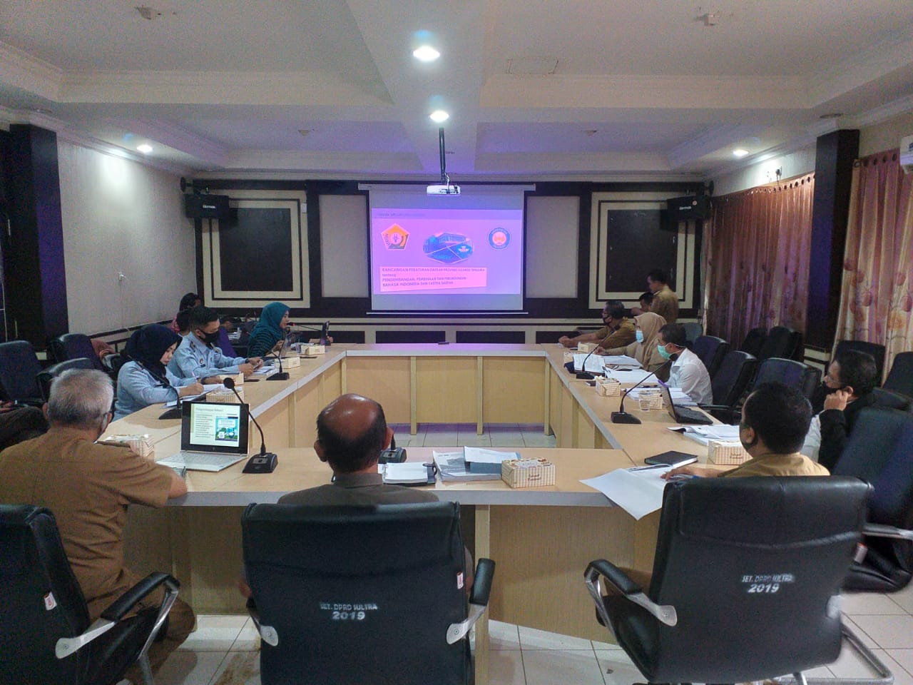 Diskusi Terpumpun Pengadaan Naskah Akademik Raperda Bahasa dan Sastra Daerah di Provinsi Sulawesi Tenggara