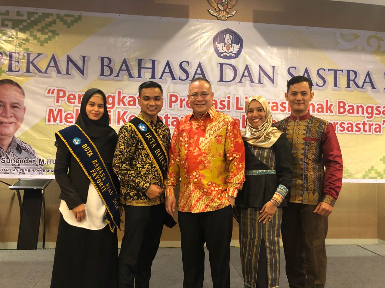 Mencintai Bahasa Indonesia, Mencintai Bangsa Indonesia