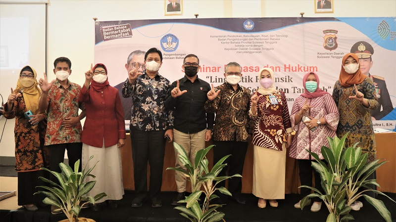 Upaya Kerja Sama KBST dan Polda Sultra dalam Bingkai Linguistik Forensik 10/14/2021