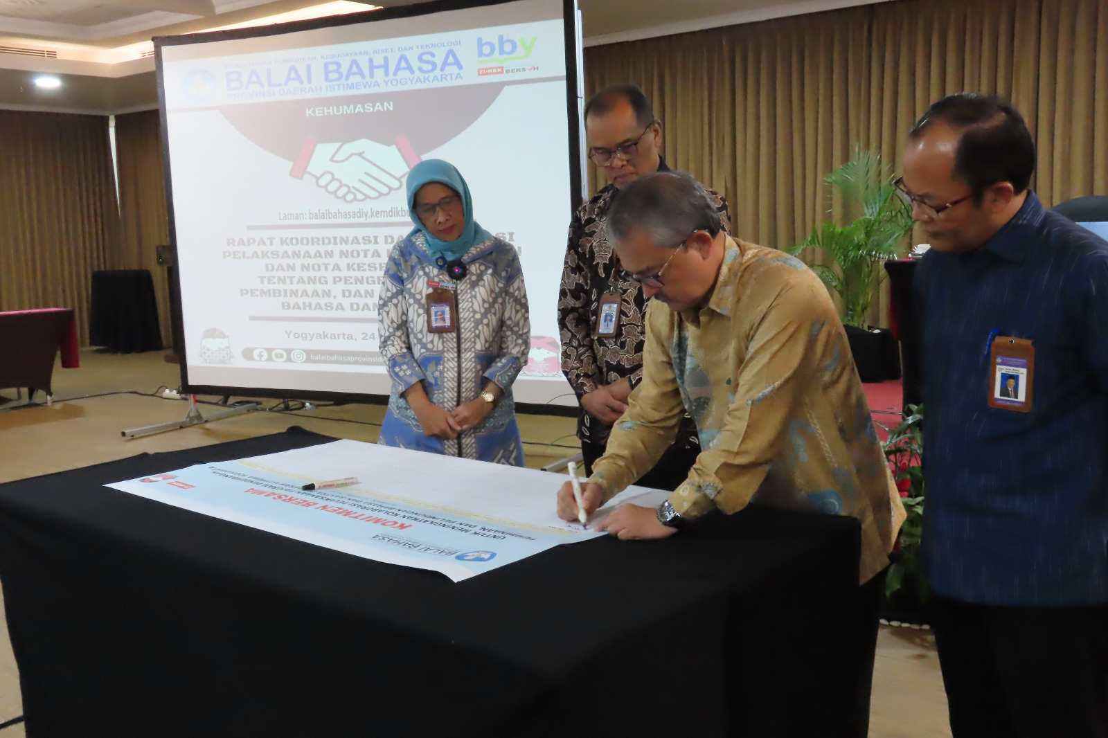 Penguatan Kolaborasi Program Kebahasaan dan Kesastraan