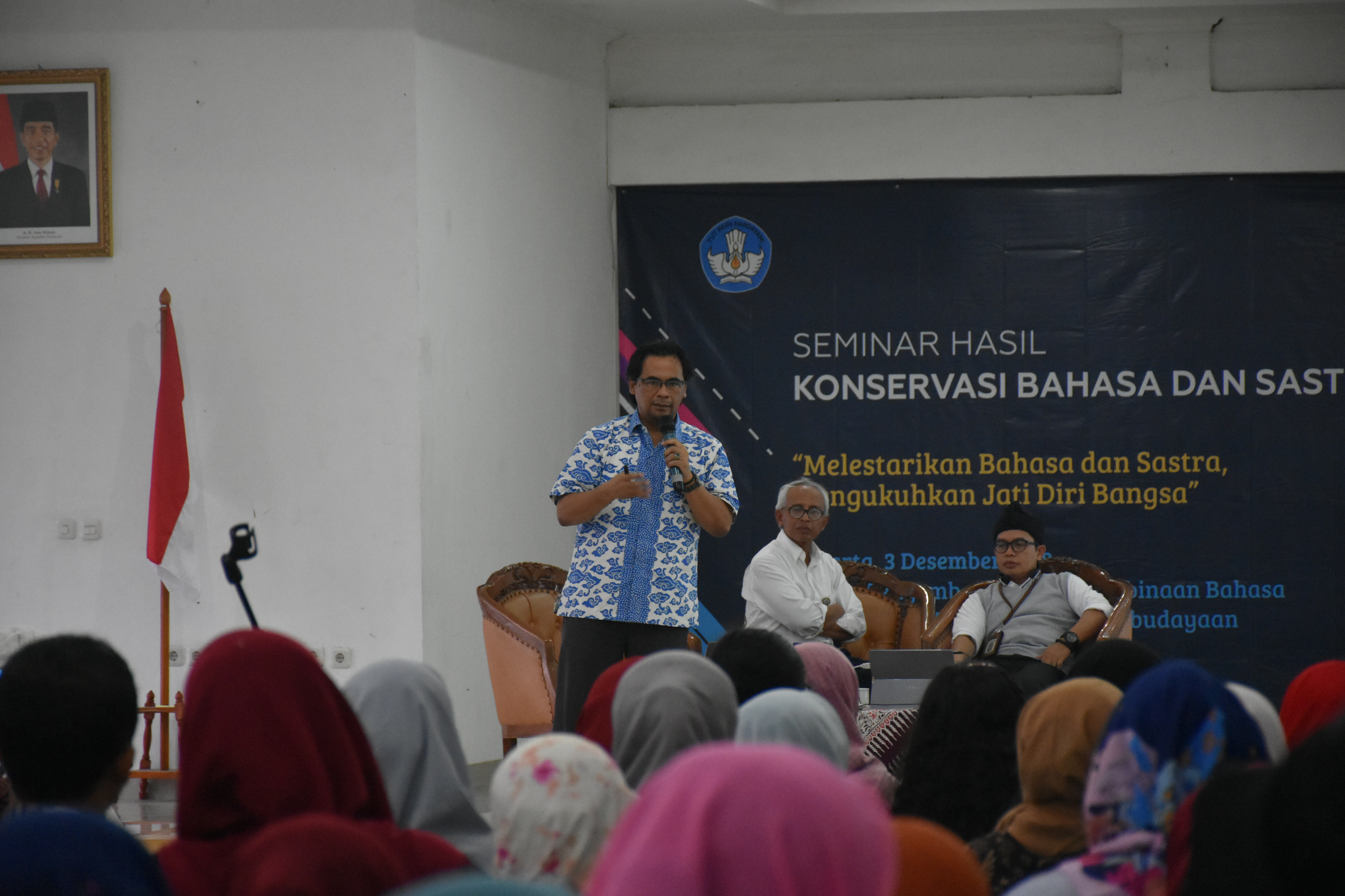 Peran Pemangku Kepentingan dalam Melestarikan Bahasa dan Sastra