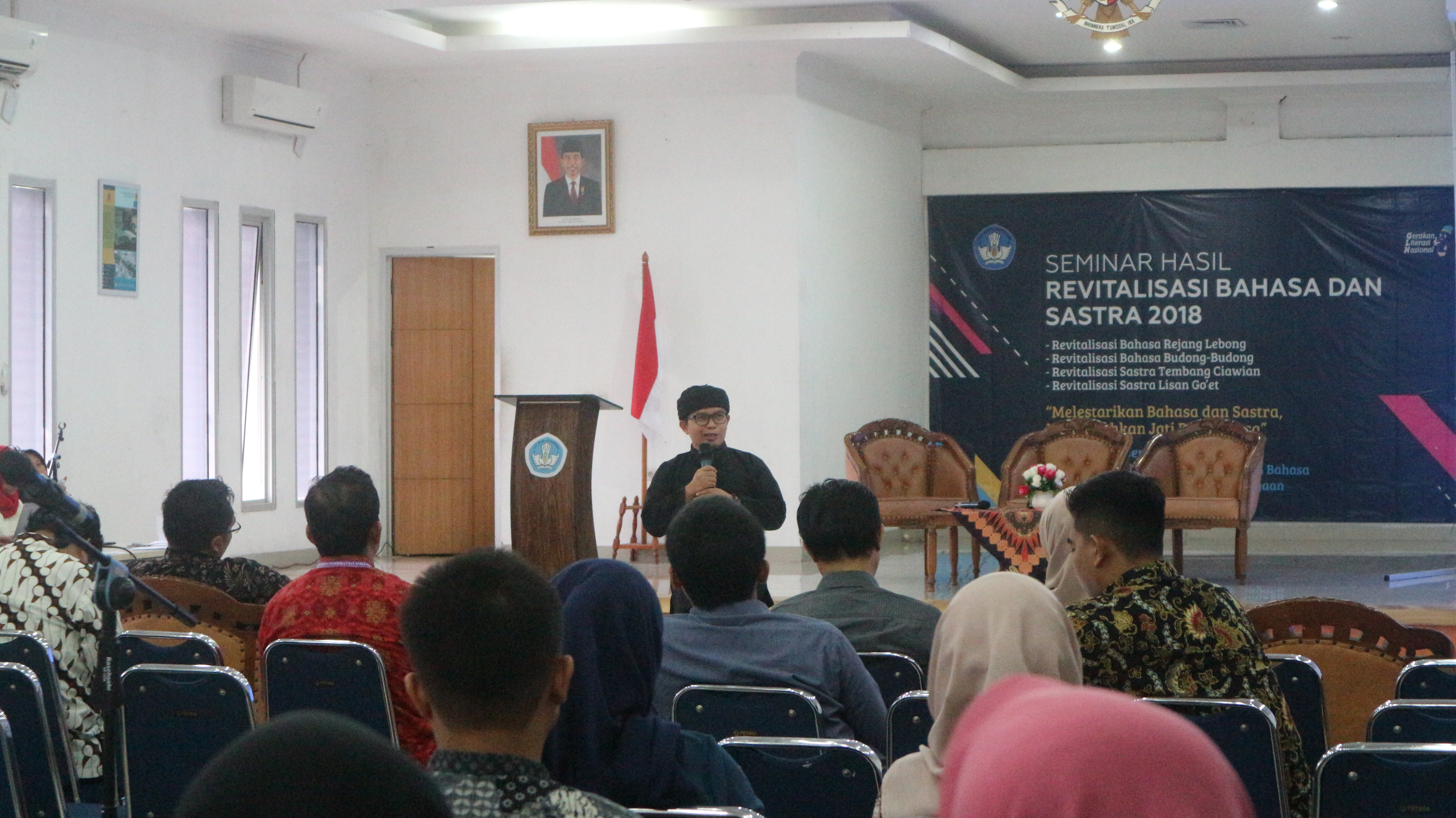 Tuntutan Pelestarian Bahasa dan Sastra Daerah