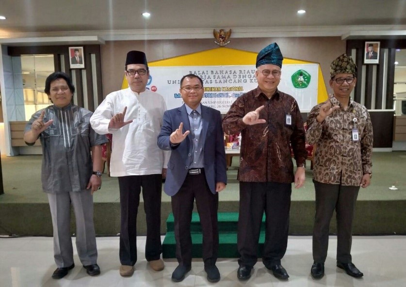 Adab Bermula dari Bahasa: Mempelajari Bahasa, Mempelajari Keberadaban