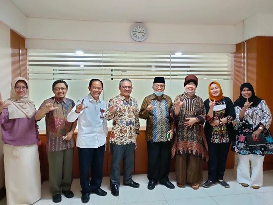 Taufiq Ismail dan Peringatan Hari Sastra Nasional ke-9 di Badan Pengembangan dan Pembinaan Bahasa